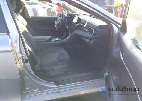 2022 Toyota Camry Le z USA, uszkodzony, nr VIN 4T1C11AK7NU652948